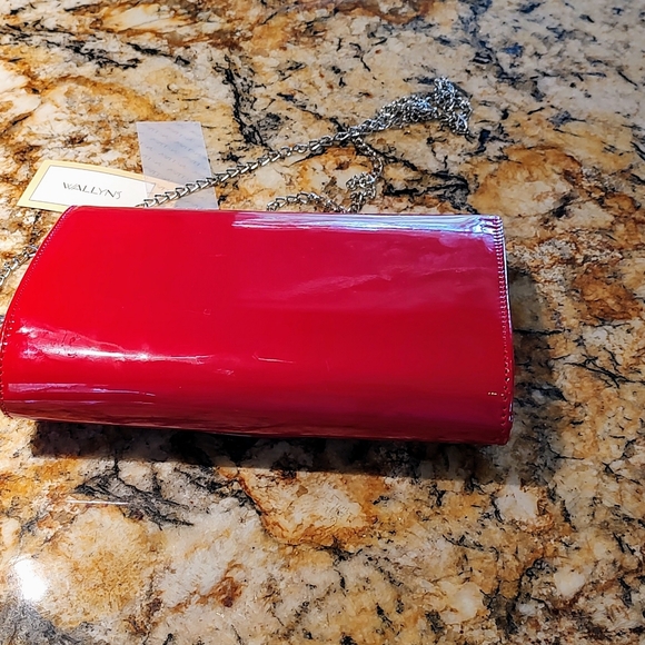 Wallyn's Red patent evening bag with silver stoned removable chain. NWT 9"X6" - Picture 16 of 16